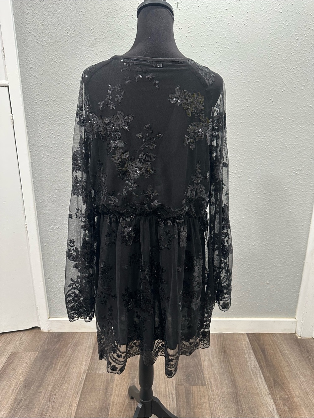 Boohoo Plus Size 16 Black Sequin Long Sleeve VNeck Pullover Dress Party Holiday - Picture 10 of 14